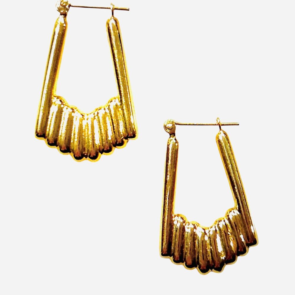 14K Kate Middleton Style Earrings Gold Puffed Ribbed Scallop Square Hoop 2.05 G